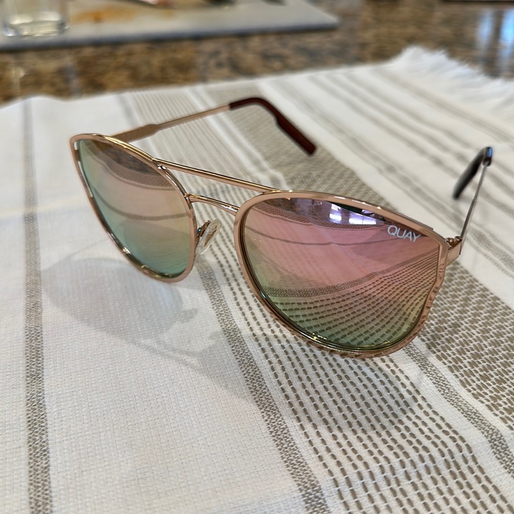 Quay Lens Cat Cherry Bomb